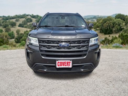 Used 2018 Ford Explorer XLT w/ Equipment Group 202A FWD image 2