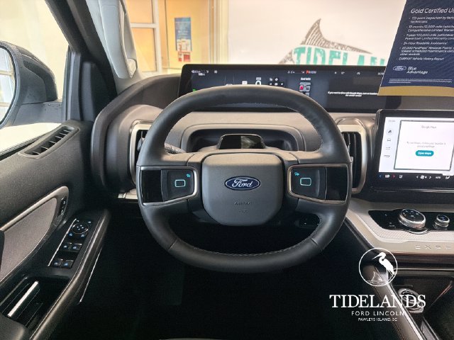 Used 2025 Ford Expedition Active RWD image 17