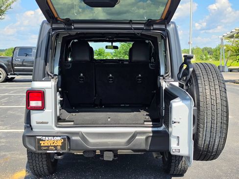 Used 2023 Jeep Wrangler Unlimited Sport AWD/4WD image 34