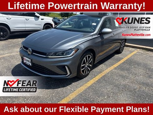 Used 2025 Volkswagen Jetta SE FWD image 10