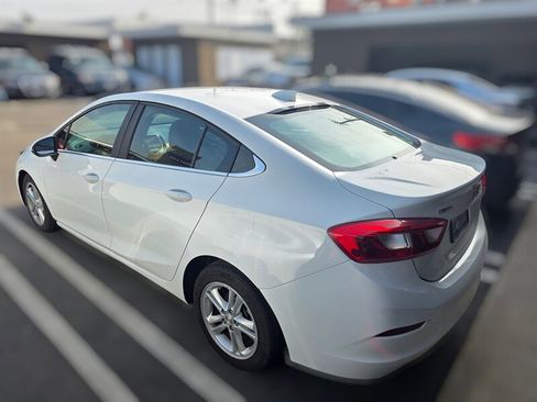 Used 2017 Chevrolet Cruze LT w/ Convenience Package image 10