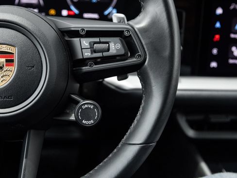Certified 2024 Porsche Cayenne GTS AWD/4WD image 16