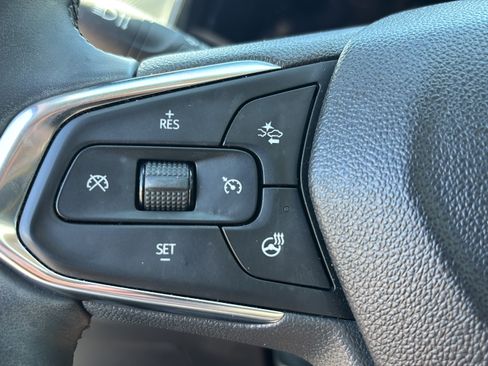 Used 2024 Chevrolet Trax ACTIV w/ Sunroof Package FWD image 31