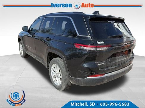 Used 2023 Jeep Grand Cherokee Laredo w/ Luxury Tech Group I AWD/4WD image 5