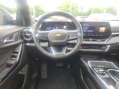 Used 2026 Chevrolet Equinox LT w/ Convenience Package II FWD image 14