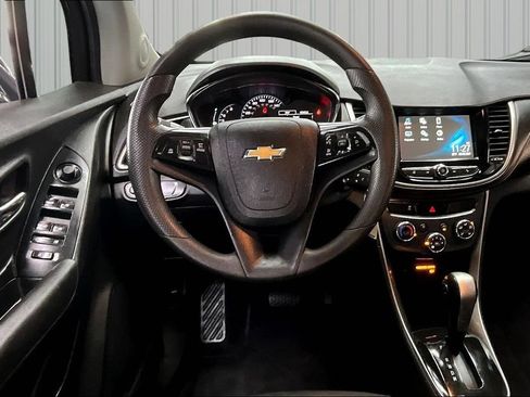 Used 2017 Chevrolet Trax LT w/ Driver Confidence Package FWD image 8