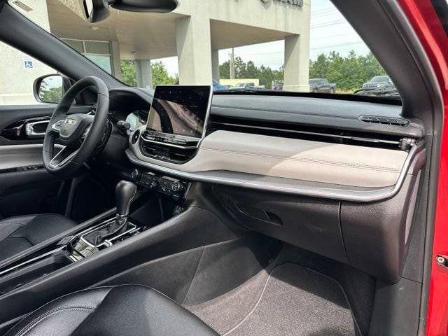 Certified 2025 Jeep Compass Limited AWD/4WD image 44