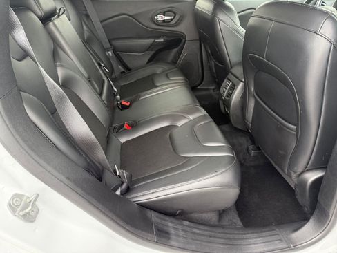 Used 2021 Jeep Cherokee Latitude Plus image 12