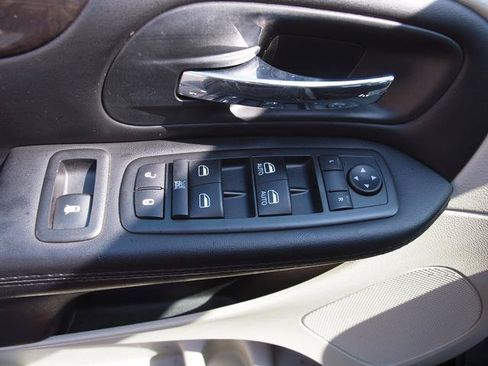 Used 2016 Dodge Grand Caravan SXT FWD image 9
