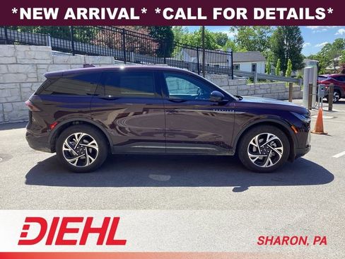 Used 2024 Lincoln Nautilus Premier w/ Jet Appearance Package AWD/4WD image 8
