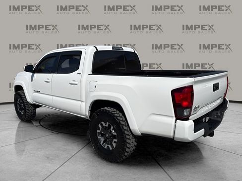 Used 2023 Toyota Tacoma SR5 w/ Technology Package image 3