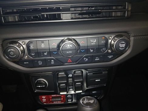 New 2026 Jeep Wrangler Unlimited Rubicon w/ Xtreme 35 Tire Package image 18