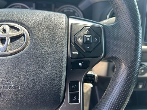 Used 2019 Toyota Tacoma SR5 AWD/4WD image 17
