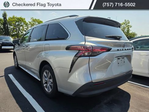 Used 2022 Toyota Sienna XLE FWD image 4
