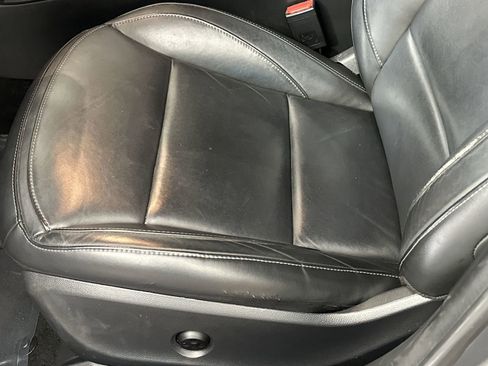 Used 2018 INFINITI QX30 FWD image 12