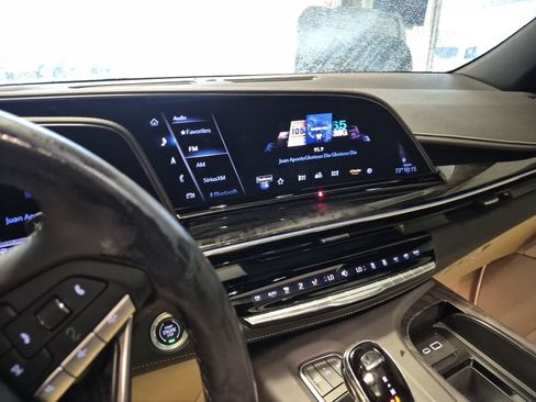 Used 2023 Cadillac Escalade Premium Luxury AWD/4WD image 5