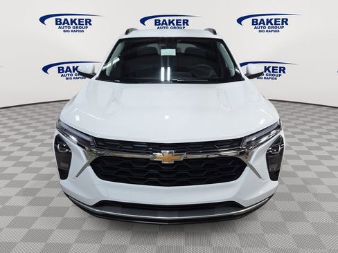 New 2026 Chevrolet Trax LT w/ Driver Confidence Package FWD image 7