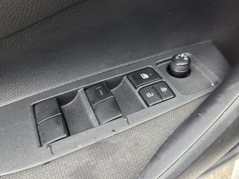 Used 2025 Toyota Corolla LE FWD image 36