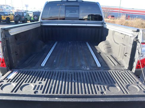 Used 2021 Nissan Titan SV w/ SV Convenience Package image 32