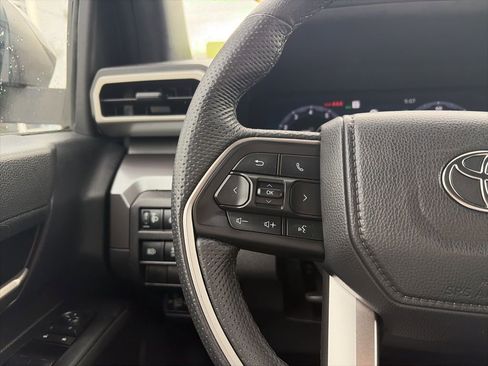 Used 2025 Toyota Tacoma TRD Off-Road image 17