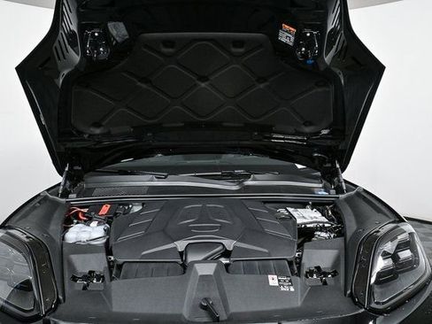 Certified 2025 Porsche Cayenne image 33