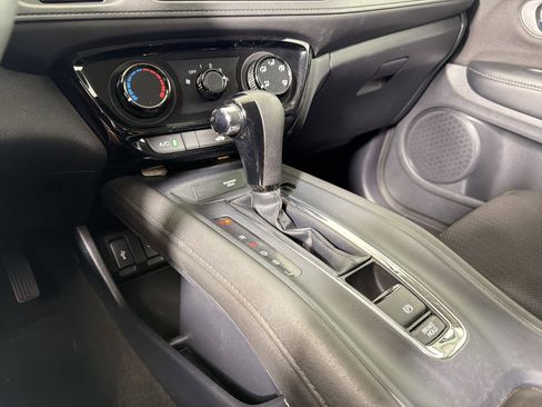 Used 2018 Honda HR-V LX image 17