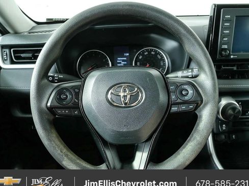 Used 2022 Toyota RAV4 LE FWD image 9