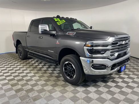 Used 2025 RAM 3500 Laramie w/ Towing Technology Group AWD/4WD image 18