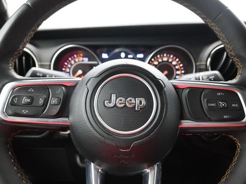 Used 2023 Jeep Gladiator Overland AWD/4WD image 7