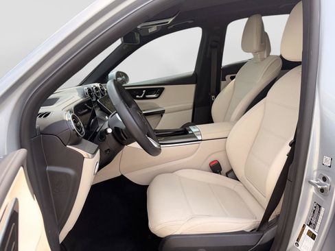 Used 2023 Mercedes-Benz GLC 300 4MATIC image 10
