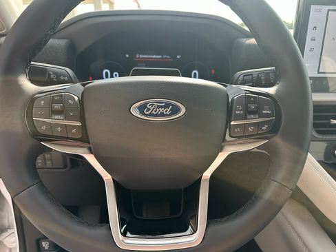 New 2026 Ford Explorer Platinum w/ LUX Leather Package AWD/4WD image 14