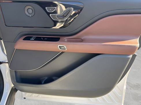 Used 2025 Lincoln Aviator Reserve image 10