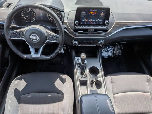 Used 2025 Nissan Altima 2.5 SV FWD image 21