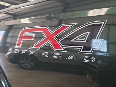 Used 2015 Ford F250 Lariat w/ Lariat Ultimate Package AWD/4WD image 7