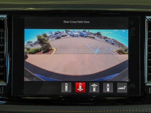Used 2023 Chrysler Pacifica Pinnacle FWD image 18