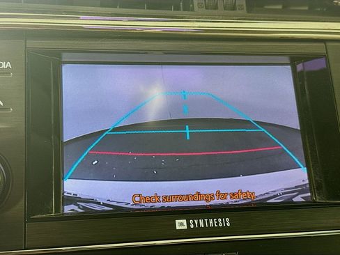 Used 2013 Toyota Avalon Limited image 16