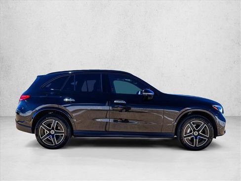 Used 2023 Mercedes-Benz GLC 300 4MATIC image 4