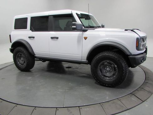 New 2025 Ford Bronco Badlands image 4