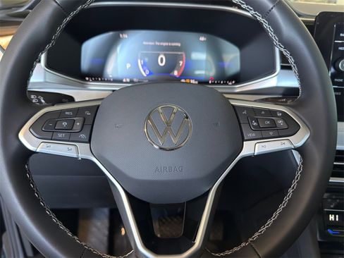 New 2026 Volkswagen Taos SE image 14