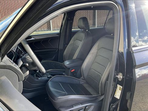 Certified 2022 Volkswagen Tiguan SEL R-Line image 24