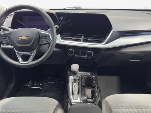 Used 2024 Chevrolet Trax LT w/ Driver Confidence Package FWD image 17