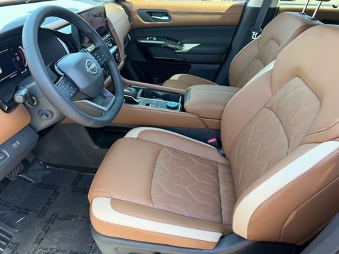 New 2026 Nissan Pathfinder Platinum AWD/4WD image 15