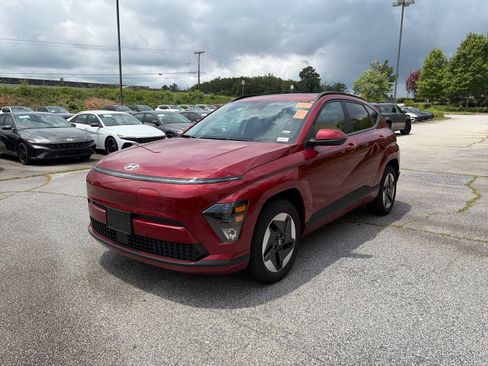 Used 2025 Hyundai Kona SEL FWD image 2