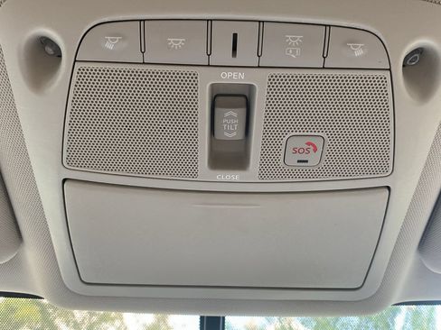 Used 2016 Nissan Rogue SL w/ SL Premium Package FWD image 19