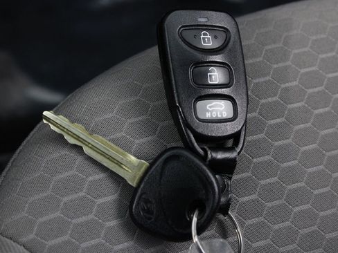 Used 2020 Hyundai Elantra SE image 27