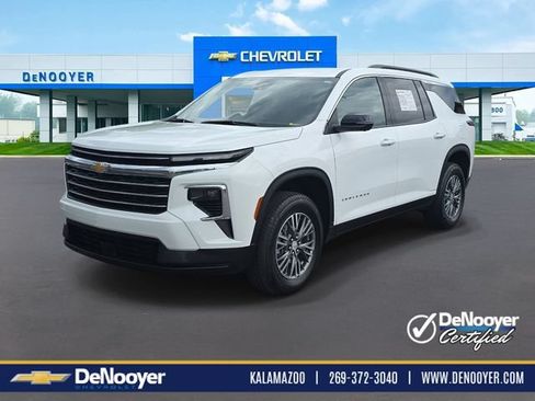 Used 2024 Chevrolet Traverse LT w/ LPO, Floor Liner Package FWD image 1