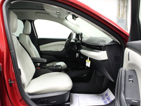 Used 2021 Ford Mustang Mach-E Premium image 16