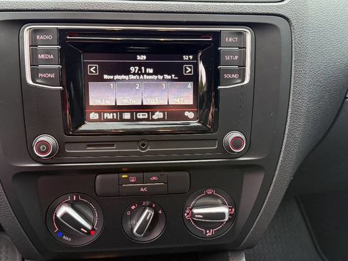 Used 2017 Volkswagen Jetta S image 39