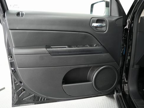 Used 2016 Jeep Patriot High Altitude image 40