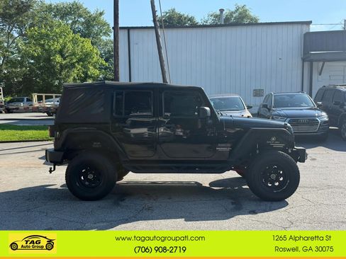 Used 2016 Jeep Wrangler Unlimited Sport w/ Max Tow Package AWD/4WD image 4